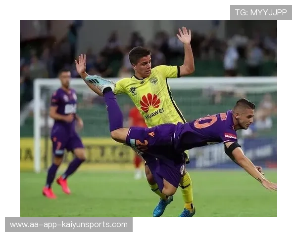 高位逼抢打乱对手中后场组织，高位进攻